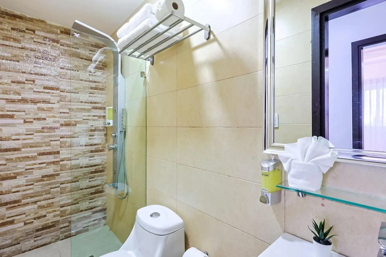 Cozy City Center 2Bd Condo, サントドミンゴ アパート